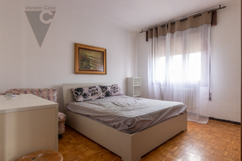 Nel cuore del centro storico di Roncajette, verdissima e residenziale frazione di Ponte San Nicol...