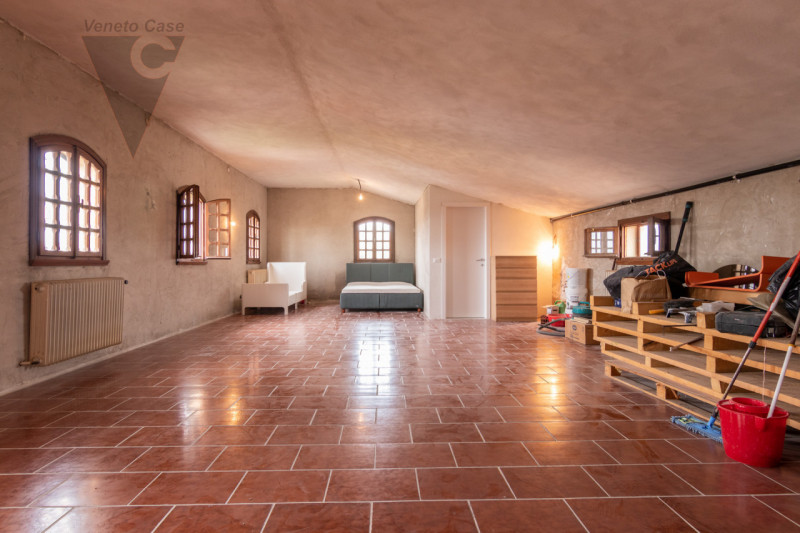 Nel cuore del centro storico di Roncajette, verdissima e residenziale frazione di Ponte San Nicol...