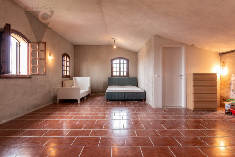 Nel cuore del centro storico di Roncajette, verdissima e residenziale frazione di Ponte San Nicol...