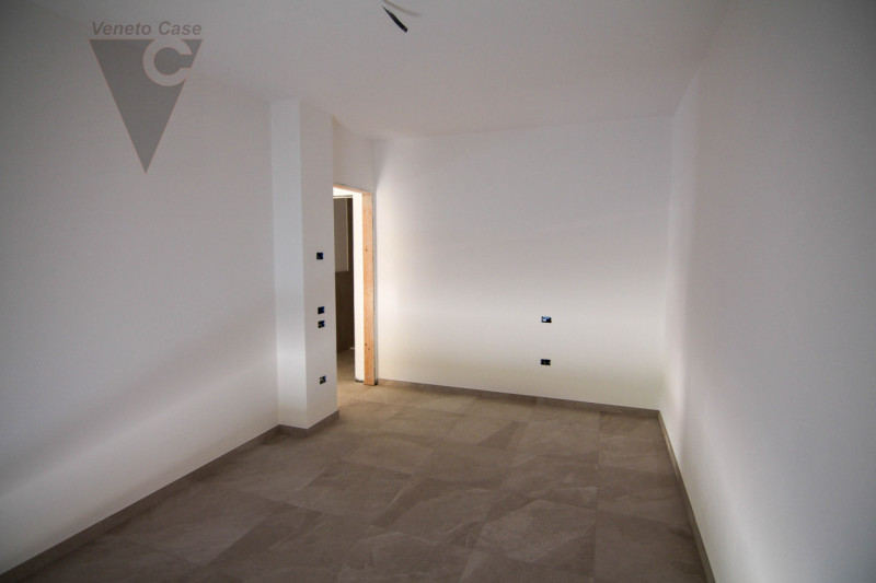 Proponiamo in vendita a Conche di Codevigo una porzione di bifamiliare di nuova costruzione, svil...