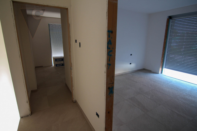 Proponiamo in vendita a Conche di Codevigo una porzione di bifamiliare di nuova costruzione, svil...