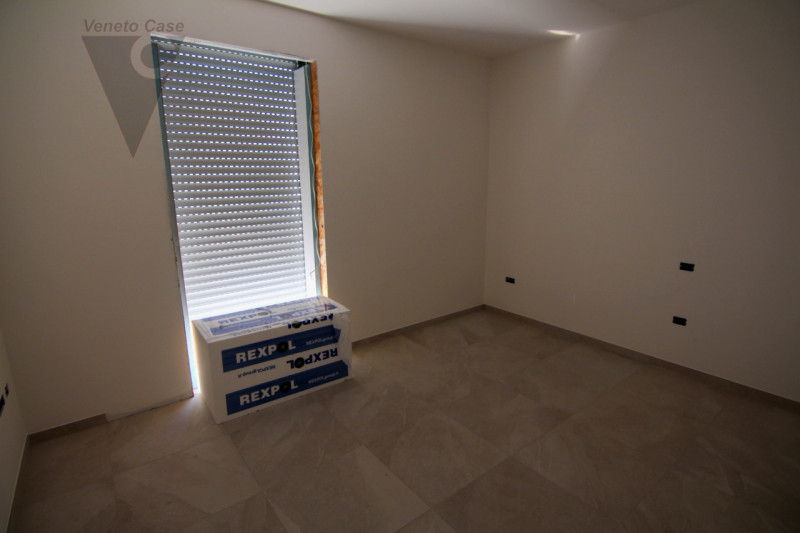 Proponiamo in vendita a Conche di Codevigo una porzione di bifamiliare di nuova costruzione, svil...