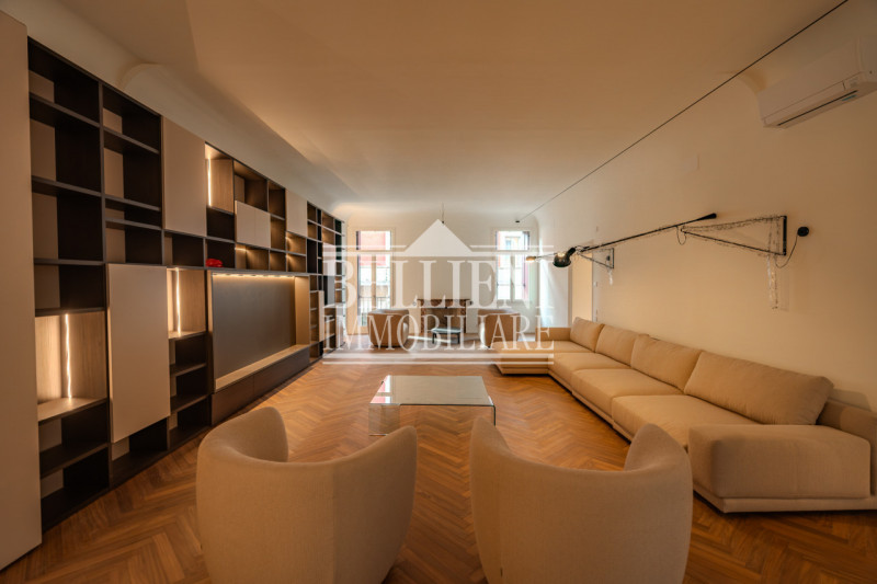 CENTRO STORICO - Nel cuore di Vicenza, proponiamo in vendita un splendido appartamento al piano n...