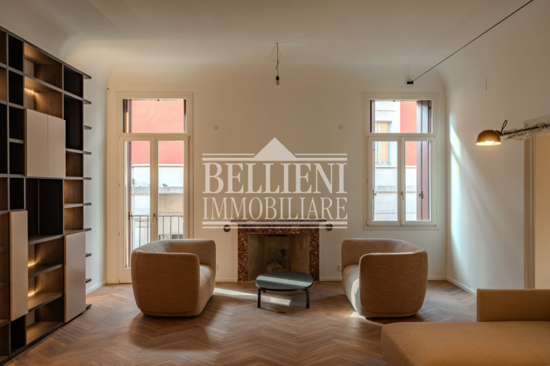 CENTRO STORICO - Nel cuore di Vicenza, proponiamo in vendita un splendido appartamento al piano n...