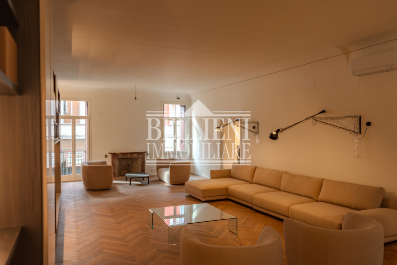 CENTRO STORICO - Nel cuore di Vicenza, proponiamo in vendita un splendido appartamento al piano n...