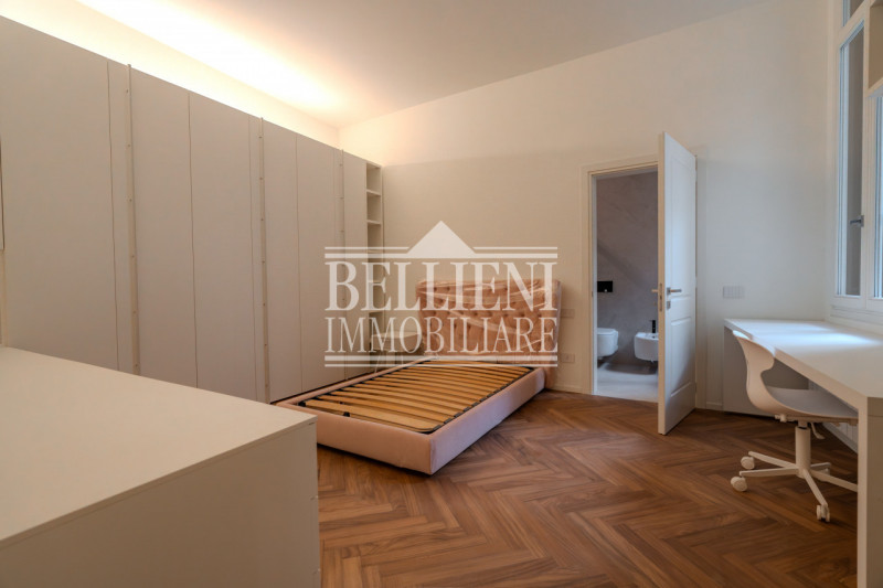 CENTRO STORICO - Nel cuore di Vicenza, proponiamo in vendita un splendido appartamento al piano n...