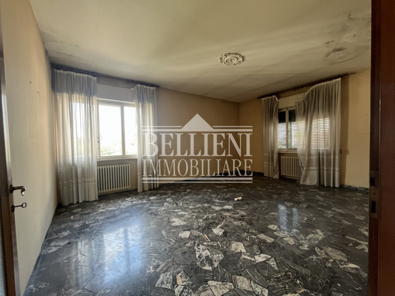 Interno Viale Trento, in zona residenziale fuori dal traffico, proponiamo in vendita una casa ind...