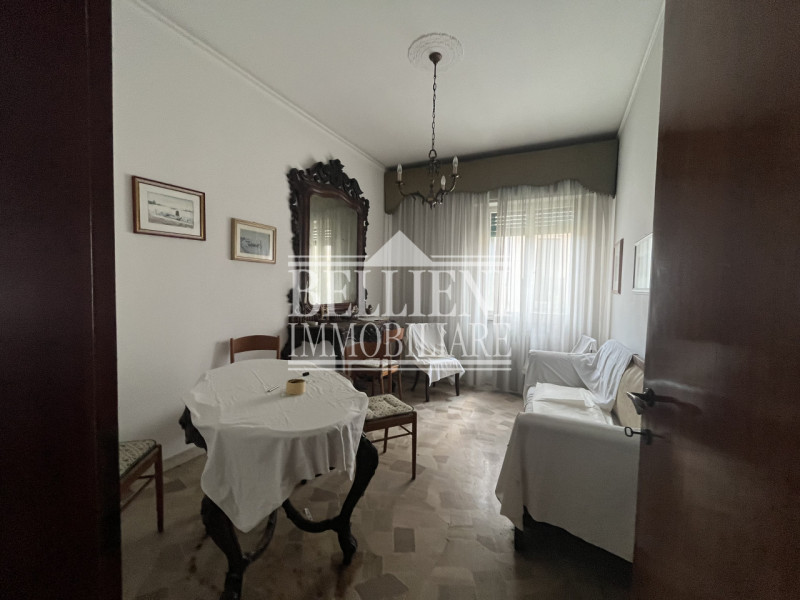 Interno Viale Trento, in zona residenziale fuori dal traffico, proponiamo in vendita una casa ind...