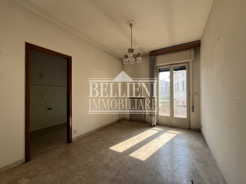 Interno Viale Trento, in zona residenziale fuori dal traffico, proponiamo in vendita una casa ind...