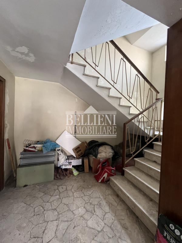Interno Viale Trento, in zona residenziale fuori dal traffico, proponiamo in vendita una casa ind...