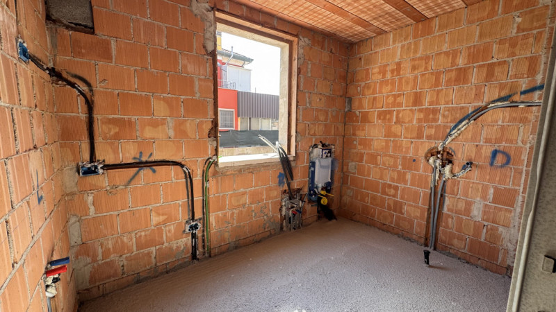 Scoprite una straordinaria opportunità abitativa nel cuore di Legnaro, nella tranquilla zona di C...