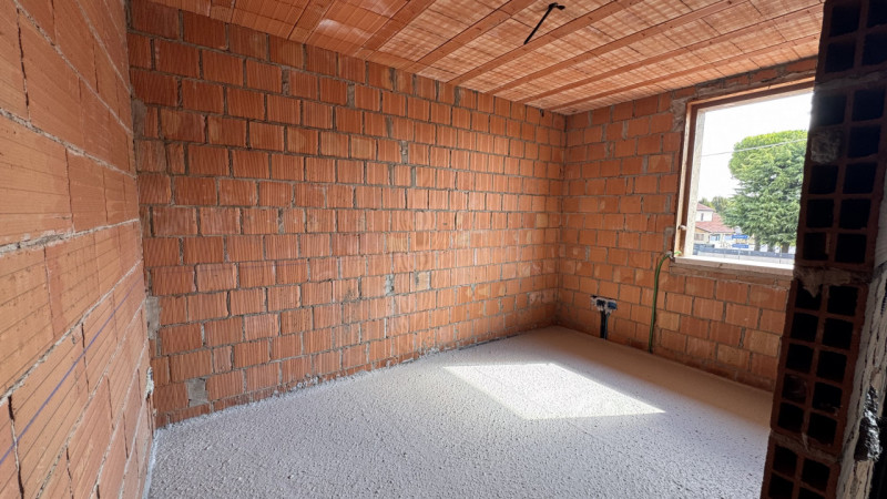 Scoprite una straordinaria opportunità abitativa nel cuore di Legnaro, nella tranquilla zona di C...