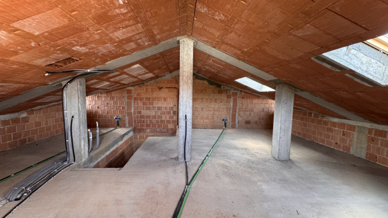 Scoprite una straordinaria opportunità abitativa nel cuore di Legnaro, nella tranquilla zona di C...