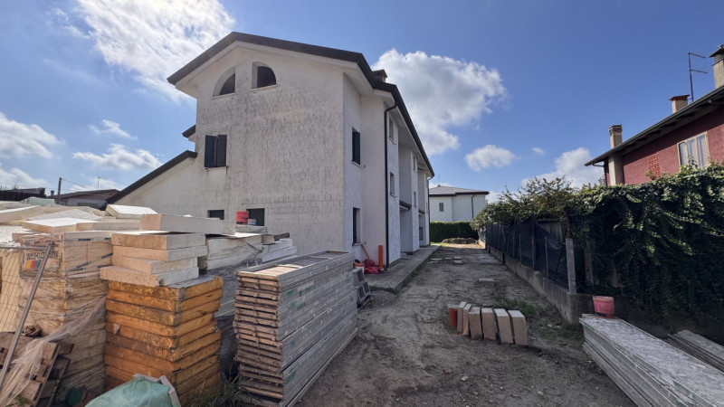 Scoprite una straordinaria opportunità abitativa nel cuore di Legnaro, nella tranquilla zona di C...