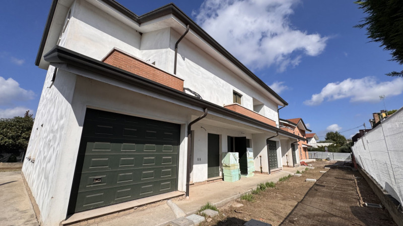 Scoprite una straordinaria opportunità abitativa nel cuore di Legnaro, nella tranquilla zona di C...