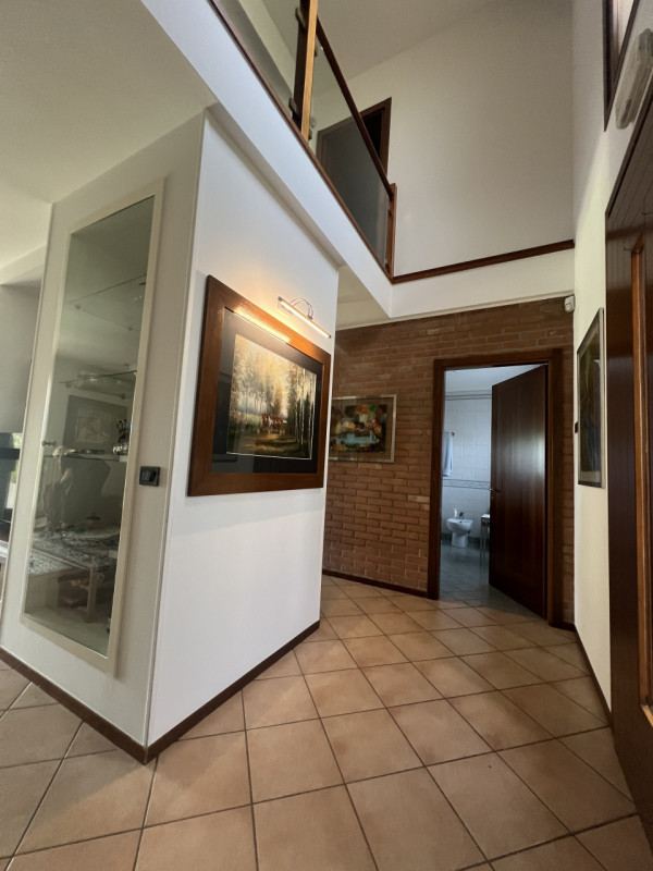 Se stai cercando una casa che unisca comfort, stile e tranquillità, questa meravigliosa porzione ...