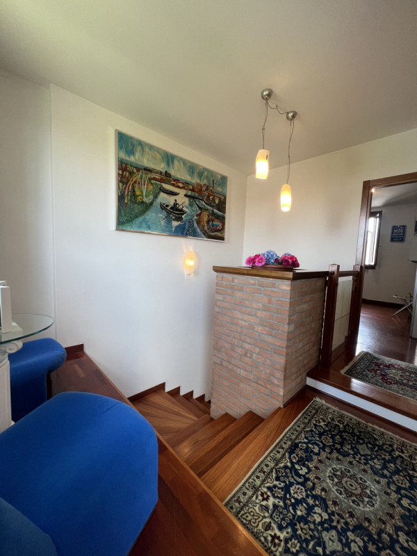 Se stai cercando una casa che unisca comfort, stile e tranquillità, questa meravigliosa porzione ...