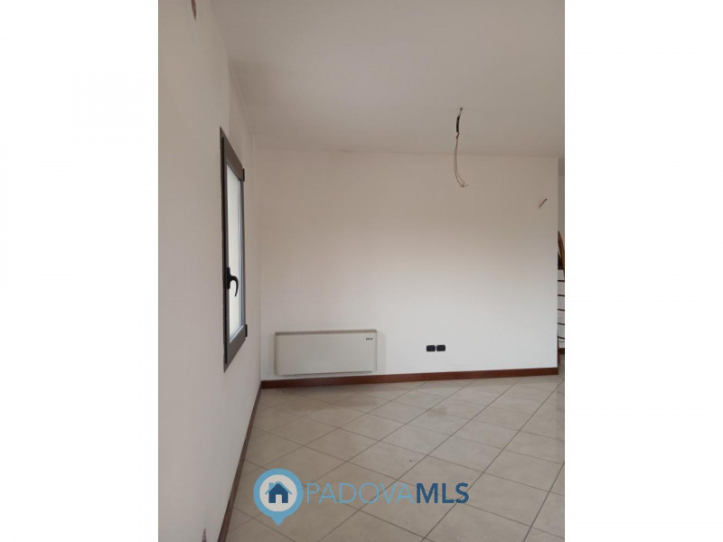 Immobile in esclusiva al Gruppo Padova MLS
FU0025 - Scopri questo recente ufficio situato al prim...