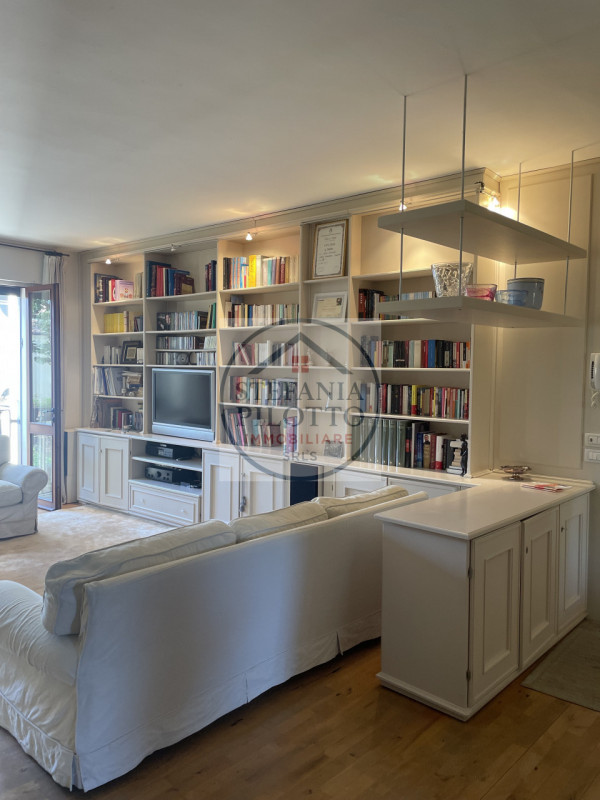 Padova, Santa Sofia- Stefania Pilotto Immobiliare propone in vendita appartamento di 150 mq con g...