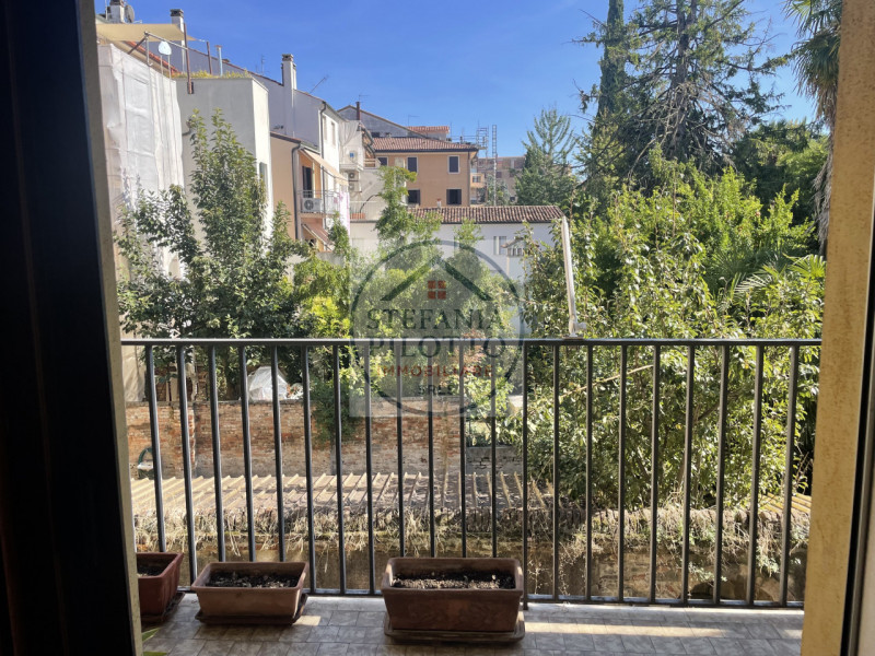 Padova, Santa Sofia- Stefania Pilotto Immobiliare propone in vendita appartamento di 150 mq con g...