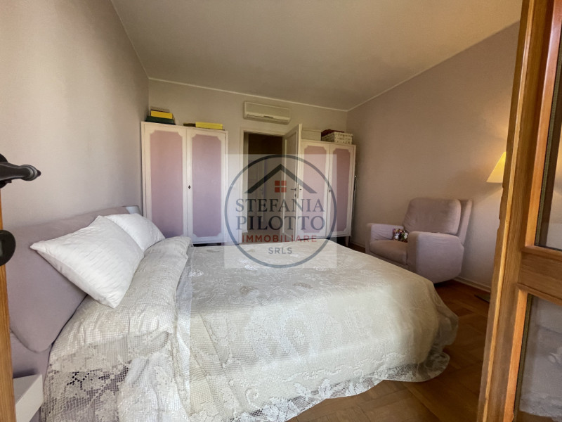 Padova, Santa Sofia- Stefania Pilotto Immobiliare propone in vendita appartamento di 150 mq con g...