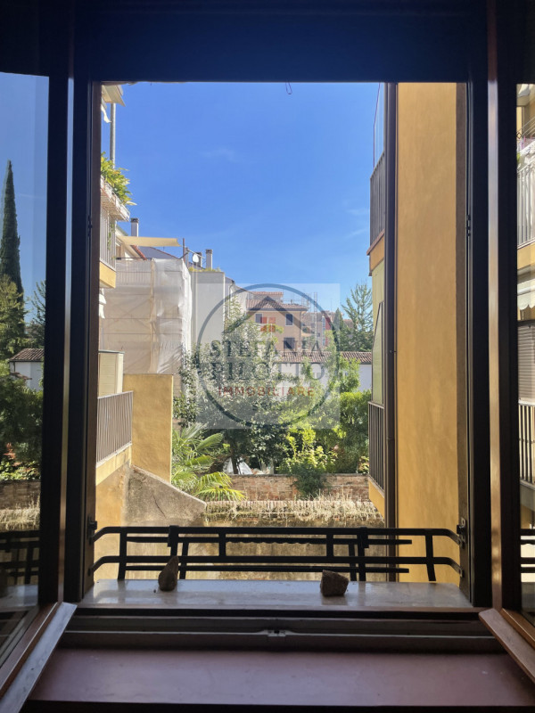 Padova, Santa Sofia- Stefania Pilotto Immobiliare propone in vendita appartamento di 150 mq con g...