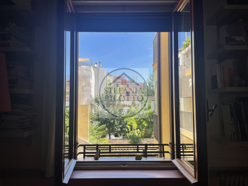 Padova, Santa Sofia- Stefania Pilotto Immobiliare propone in vendita appartamento di 150 mq con g...