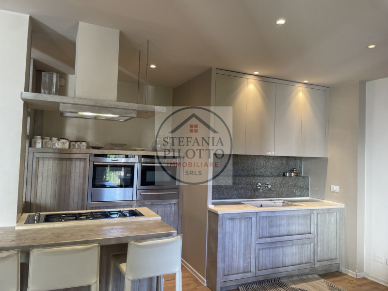 Padova, Santa Sofia- Stefania Pilotto Immobiliare propone in vendita appartamento di 150 mq con g...