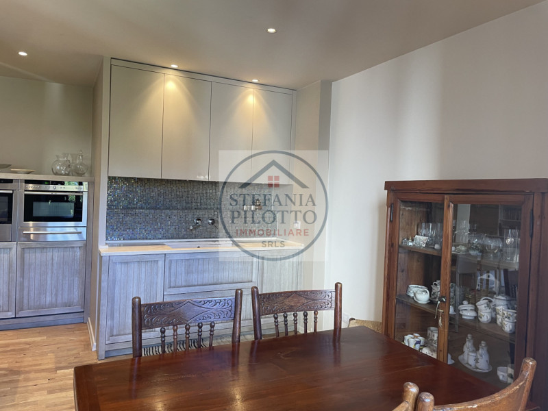 Padova, Santa Sofia- Stefania Pilotto Immobiliare propone in vendita appartamento di 150 mq con g...