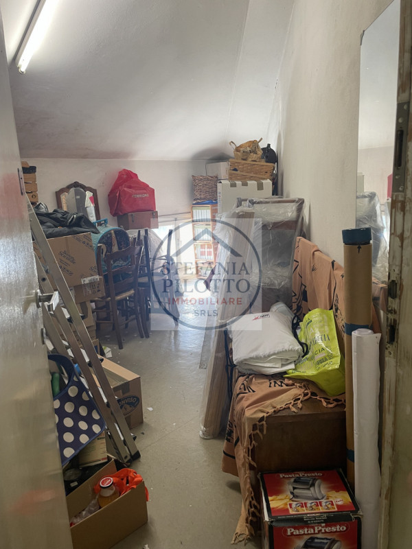 Padova, Santa Sofia- Stefania Pilotto Immobiliare propone in vendita appartamento di 150 mq con g...