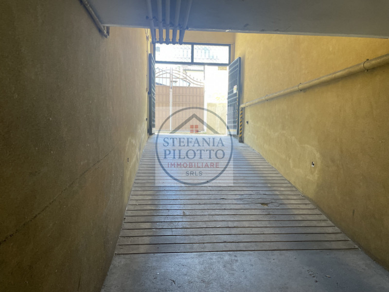 Padova, Santa Sofia- Stefania Pilotto Immobiliare propone in vendita appartamento di 150 mq con g...