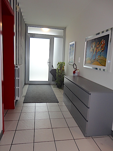 Nel quartiere di Padova Uno è disponibile un bellissimo ufficio ristrutturato di recente e con sp...