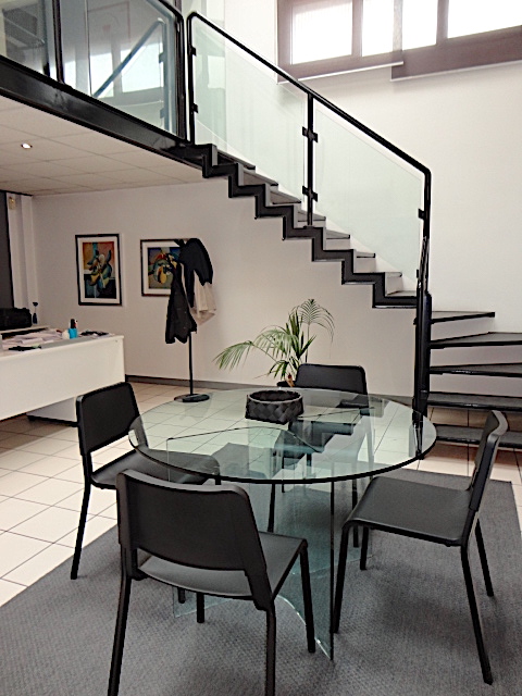 Nel quartiere di Padova Uno è disponibile un bellissimo ufficio ristrutturato di recente e con sp...