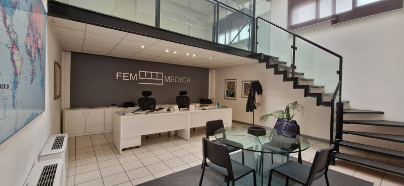 Nel quartiere di Padova Uno è disponibile un bellissimo ufficio ristrutturato di recente e con sp...