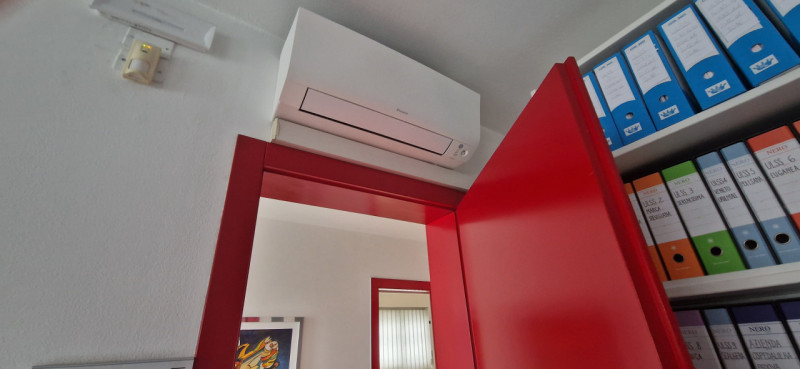 Nel quartiere di Padova Uno è disponibile un bellissimo ufficio ristrutturato di recente e con sp...