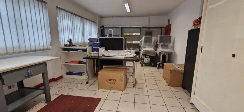 Nel quartiere di Padova Uno è disponibile un bellissimo ufficio ristrutturato di recente e con sp...