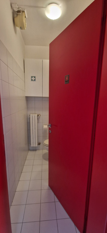 Nel quartiere di Padova Uno è disponibile un bellissimo ufficio ristrutturato di recente e con sp...