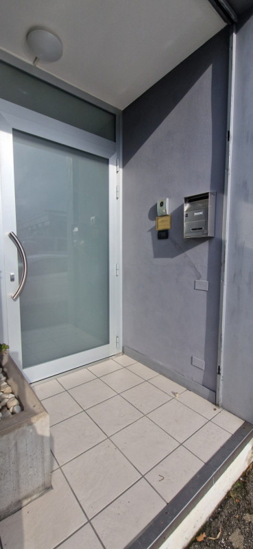 Nel quartiere di Padova Uno è disponibile un bellissimo ufficio ristrutturato di recente e con sp...