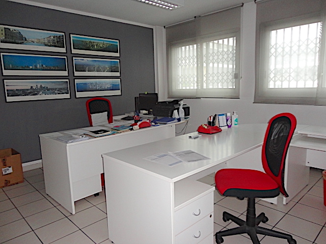 Nel quartiere di Padova Uno è disponibile un bellissimo ufficio ristrutturato di recente e con sp...