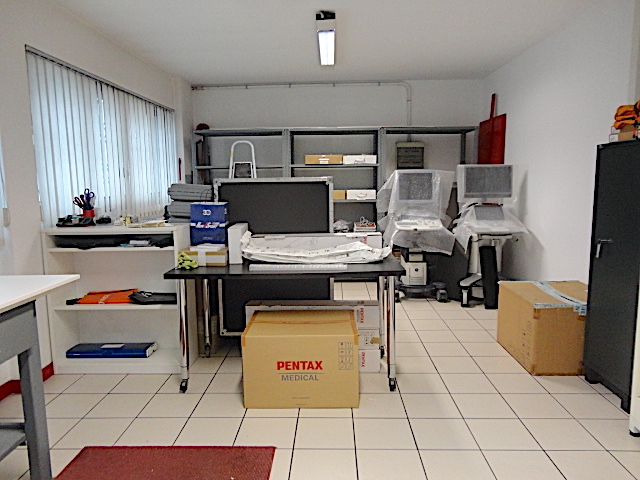 Nel quartiere di Padova Uno è disponibile un bellissimo ufficio ristrutturato di recente e con sp...