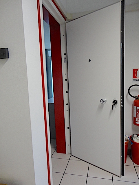 Nel quartiere di Padova Uno è disponibile un bellissimo ufficio ristrutturato di recente e con sp...