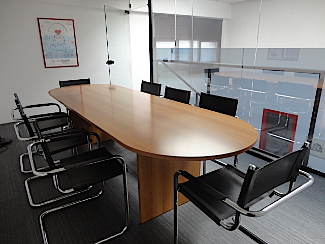 Nel quartiere di Padova Uno è disponibile un bellissimo ufficio ristrutturato di recente e con sp...