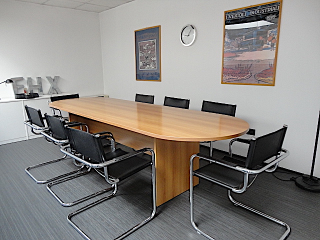 Nel quartiere di Padova Uno è disponibile un bellissimo ufficio ristrutturato di recente e con sp...