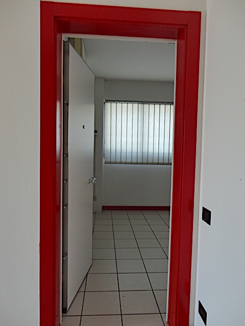 Nel quartiere di Padova Uno è disponibile un bellissimo ufficio ristrutturato di recente e con sp...