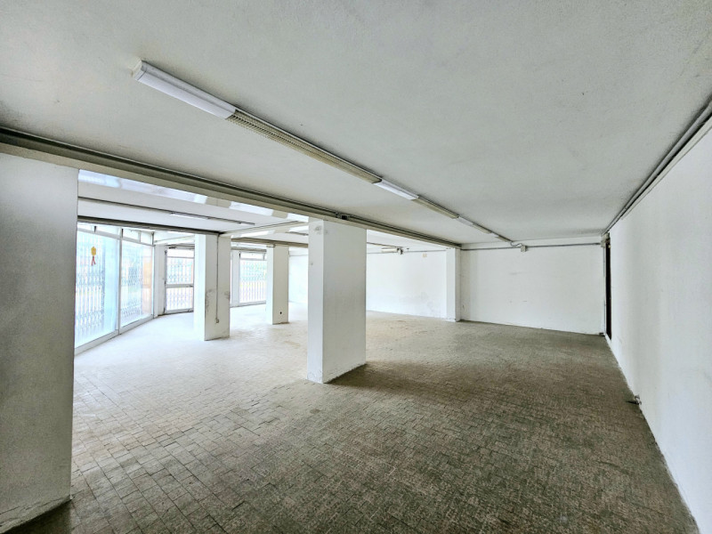 A Ponso, nella strada che porta verso la frazione di Bresega, proponiamo in vendita soluzione ind...