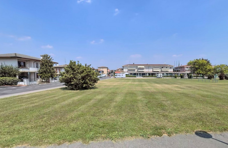 Disponibili più lotti, ciascuno di circa 1.000 mq con 1.500 mc edificabili. Si valuta anche la ve...