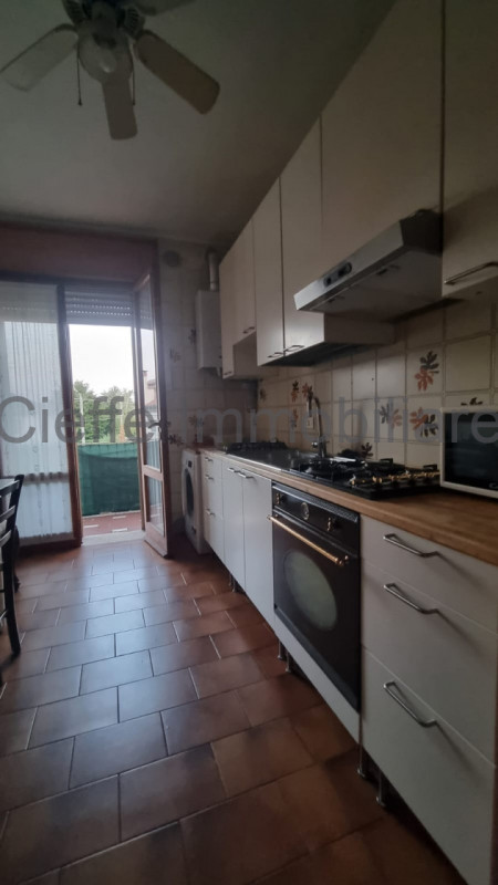 Presentiamo appartamento quadrilocale in affitto situato nel vivace quartiere di Brusegana, ideal...