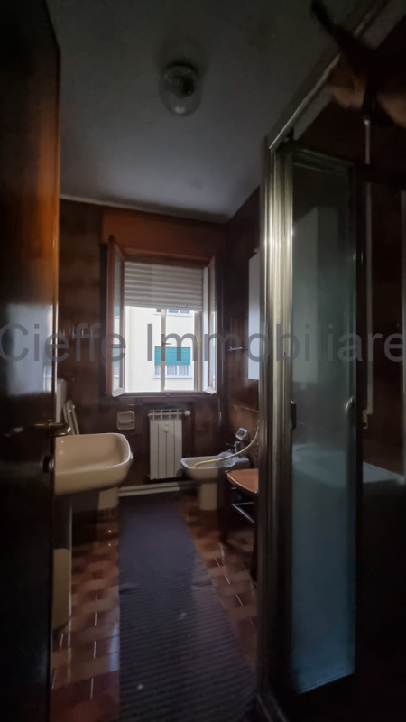 Presentiamo appartamento quadrilocale in affitto situato nel vivace quartiere di Brusegana, ideal...