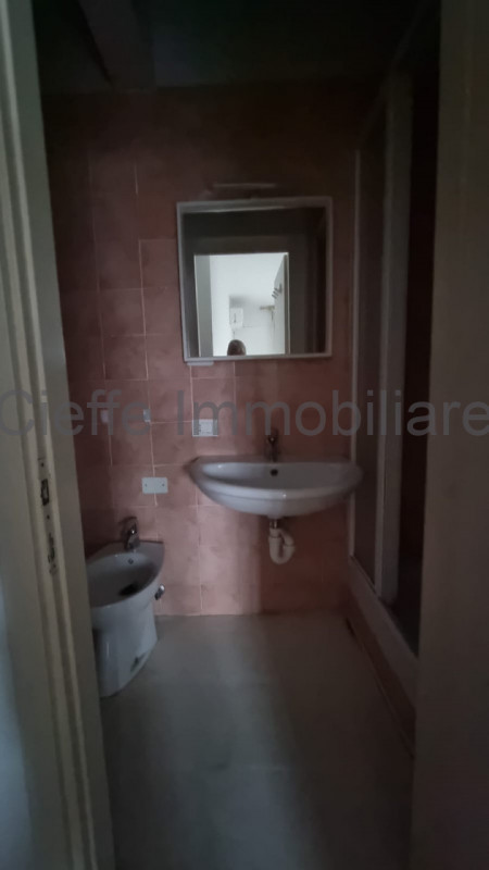 Presentiamo appartamento quadrilocale in affitto situato nel vivace quartiere di Brusegana, ideal...