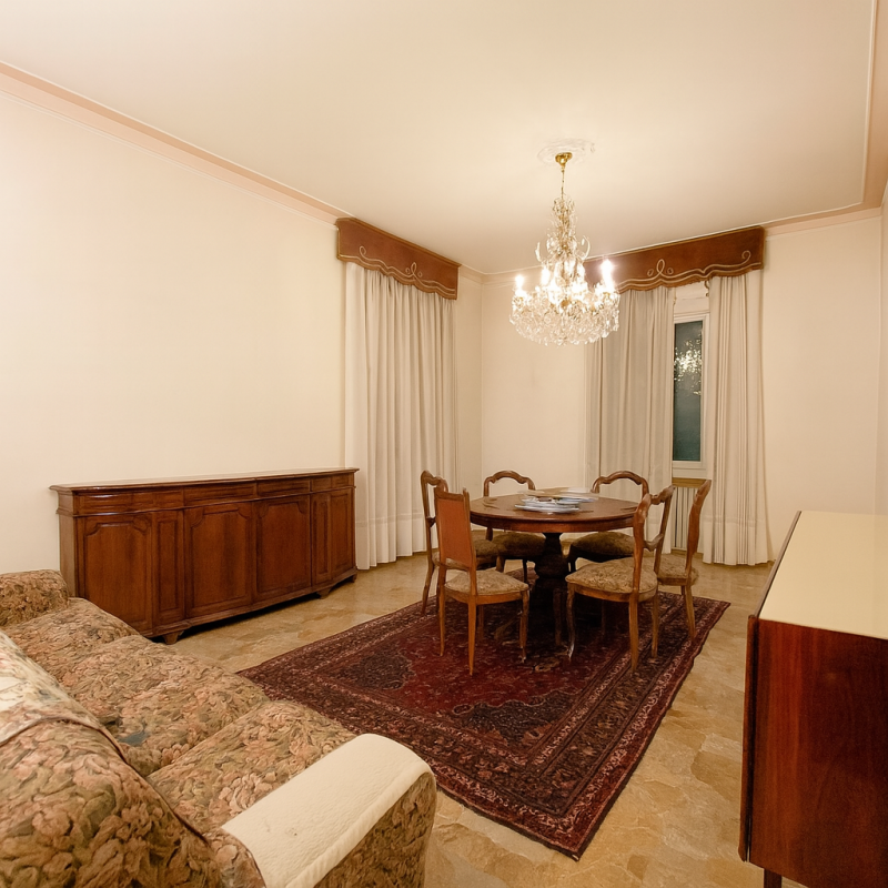 In un contesto tranquillo e riservato, circondata dal verde e da un’ampia area scoperta, VILLA D’...